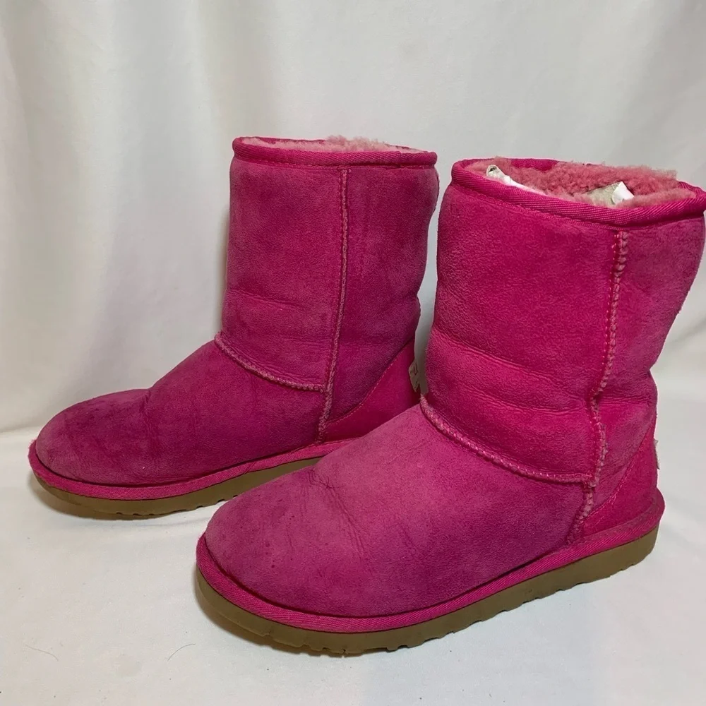 UGG Fuschia Girl’s Boots sz 4